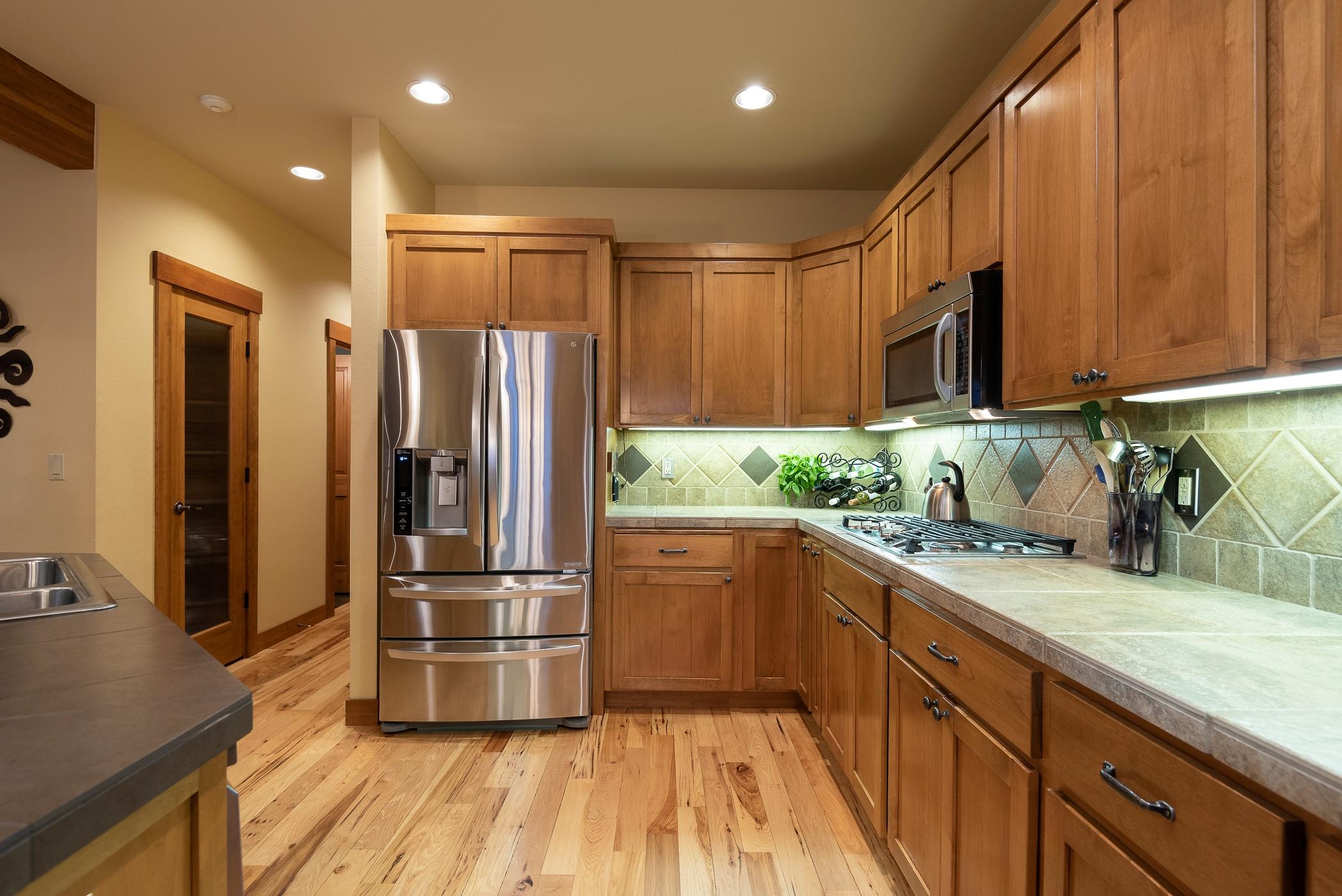 61410 Linton Loop Bend, OR 97702 - Photo 7 of 29 batch_07Kitchen fridgeLinton Loop_Natali