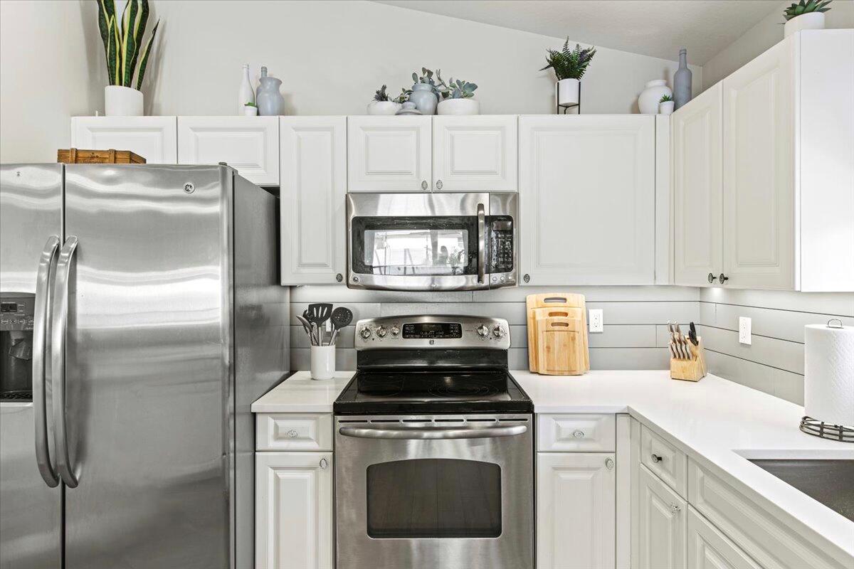 2789 Southwest Riviera Road Stuart, FL 34997 - Photo 11 of 65 Kitchen
