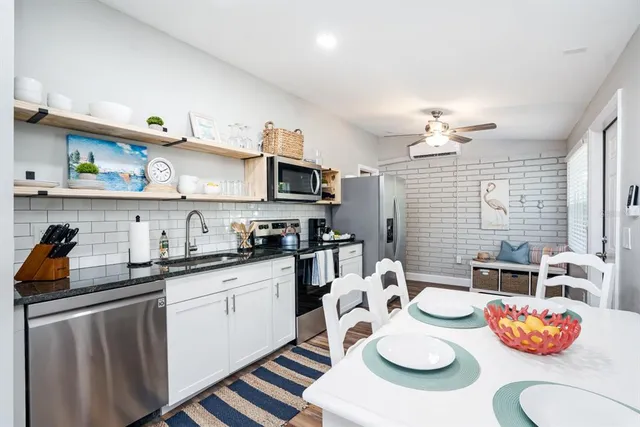 $4,000 | 2213 Wason Road, Unit 1, Sarasota, FL 34231