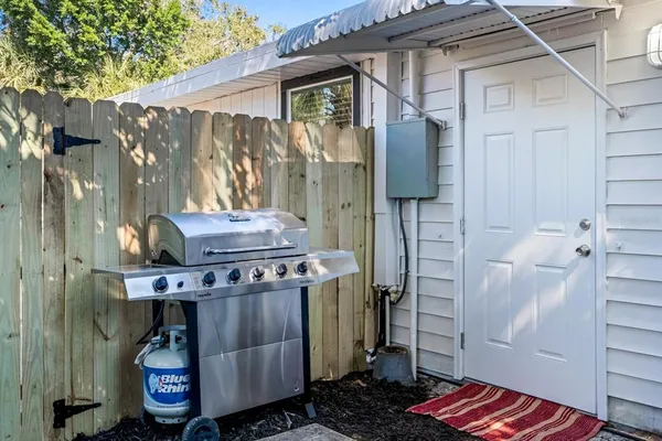 $4,000 | 2213 Wason Road, Unit 1, Sarasota, FL 34231