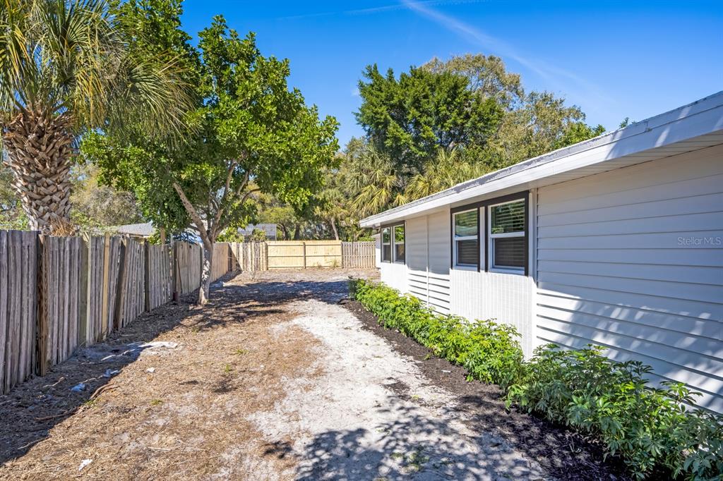 2213 Wason Road, Unit 1 Sarasota, FL 34231 - Photo 26 of 46