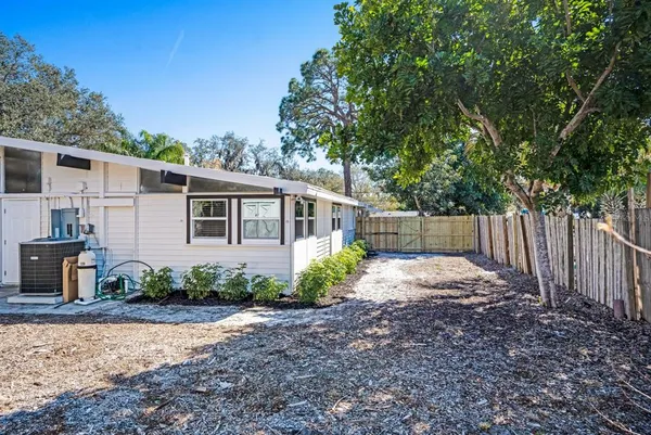 $4,000 | 2213 Wason Road, Unit 1, Sarasota, FL 34231