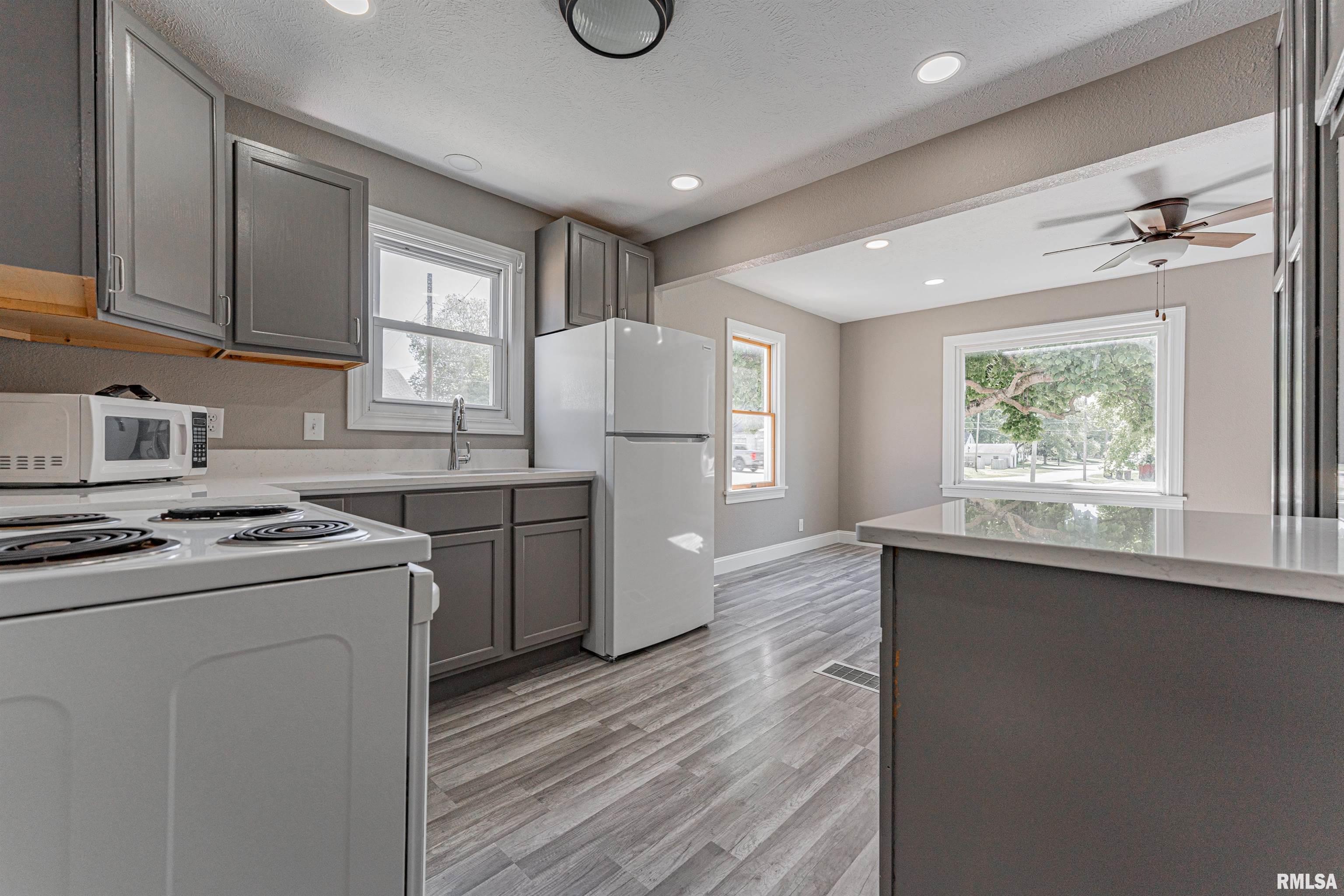 703 South Kickapoo Street Lincoln, IL 62656 - Photo 11 of 42