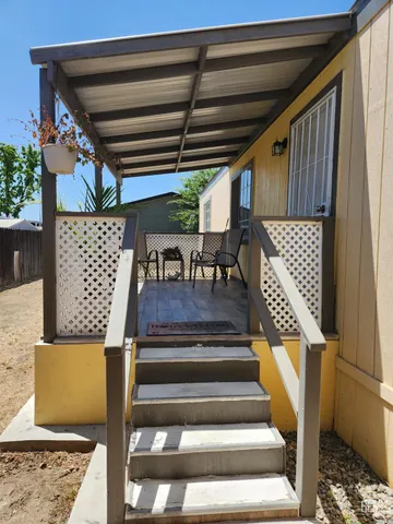 a view of entryway and hall