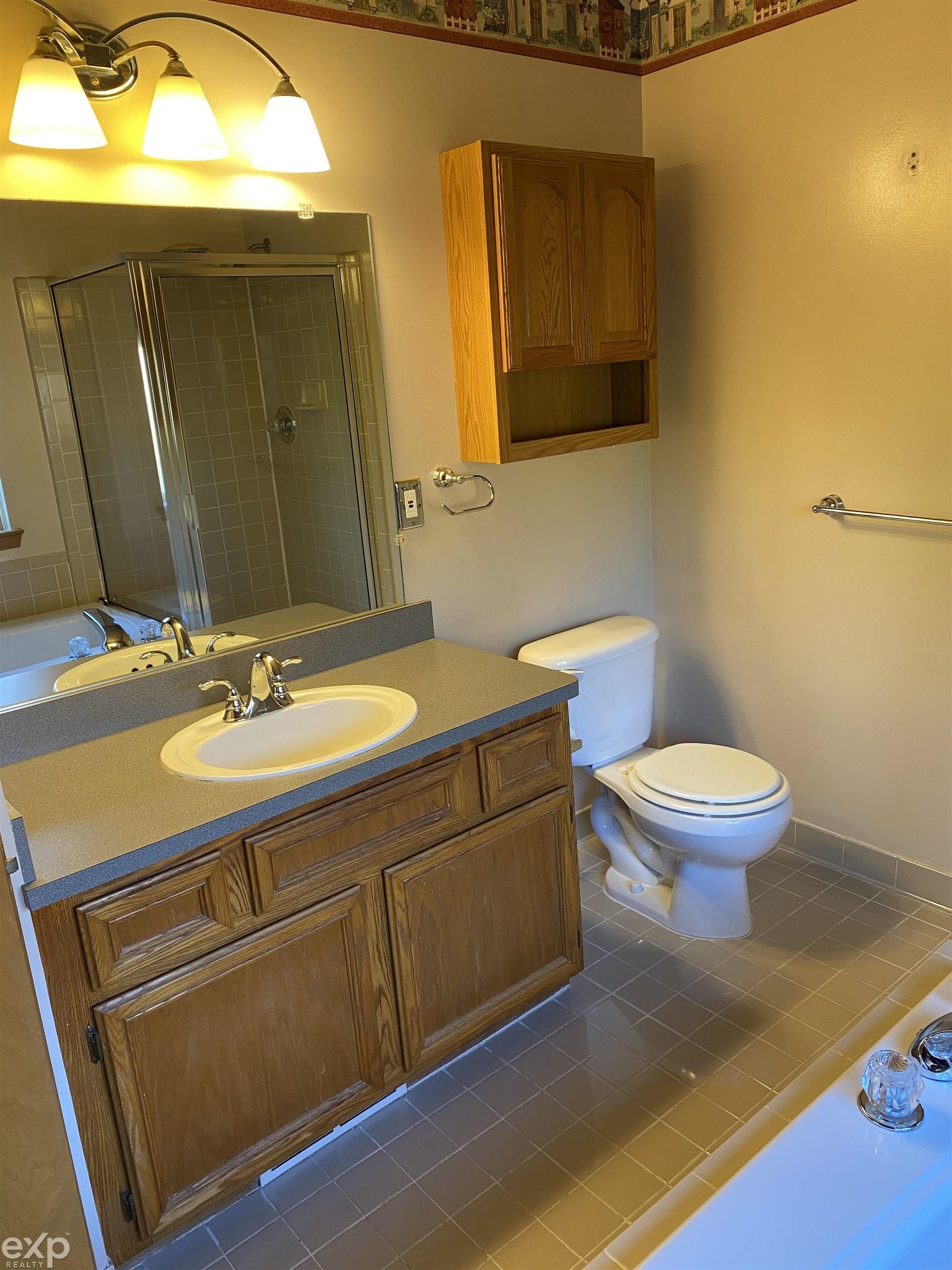 49414 Monte Road New Baltimore, MI 48047 - Photo 14 of 40 Master bath
