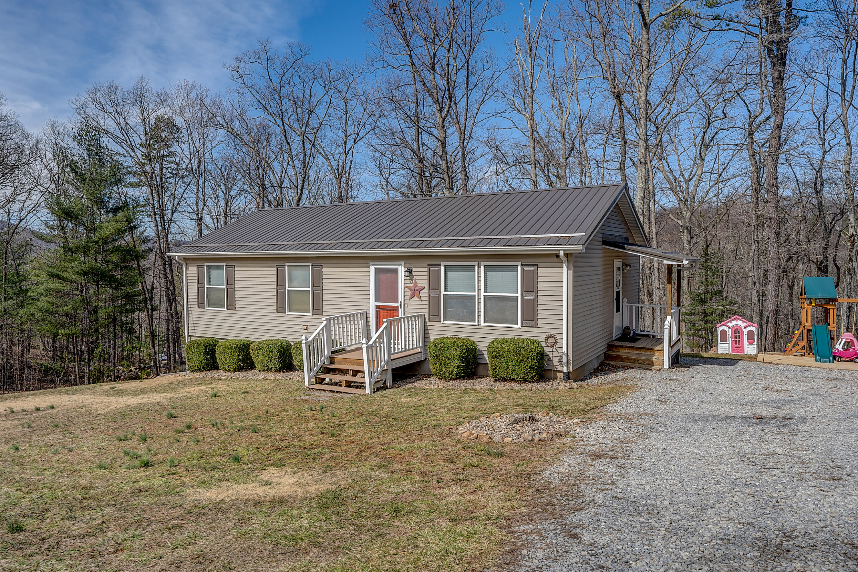 87 Oak Road Troutville, VA 24175 - Photo 2 of 33 DSC00431_2_3_4_5