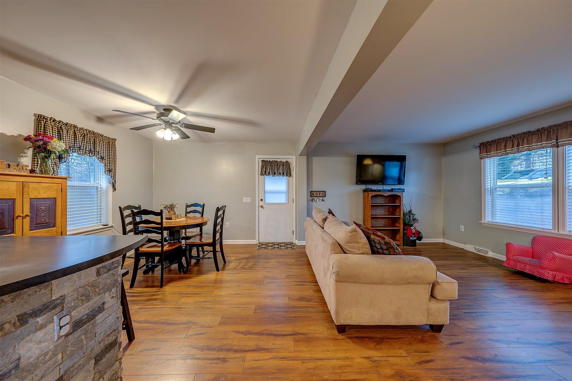87 Oak Road Troutville, VA 24175 - Photo 11 of 33 10-DSC00036_37_38_39_40