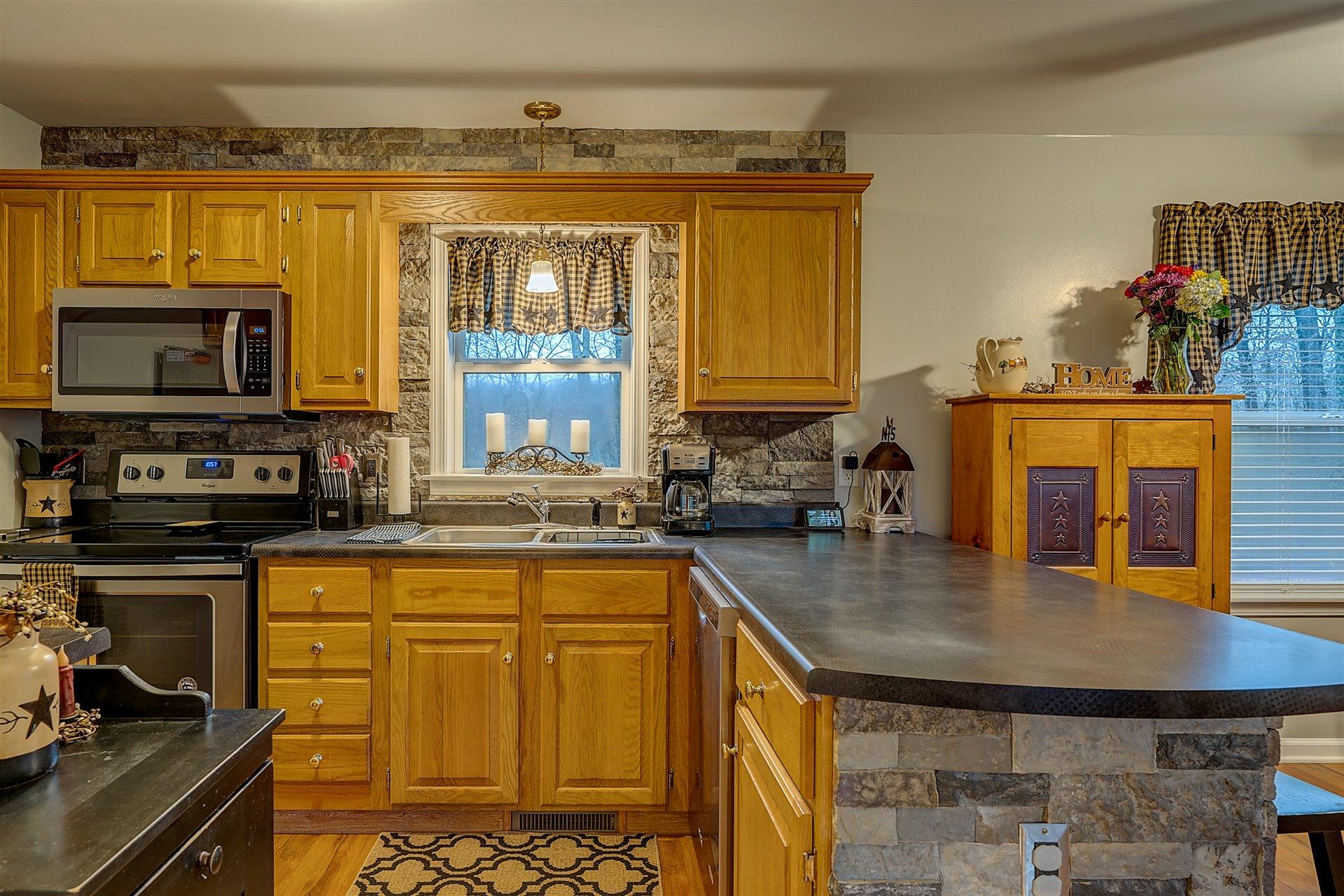 87 Oak Road Troutville, VA 24175 - Photo 12 of 33 11-DSC00041_2_3_4_5