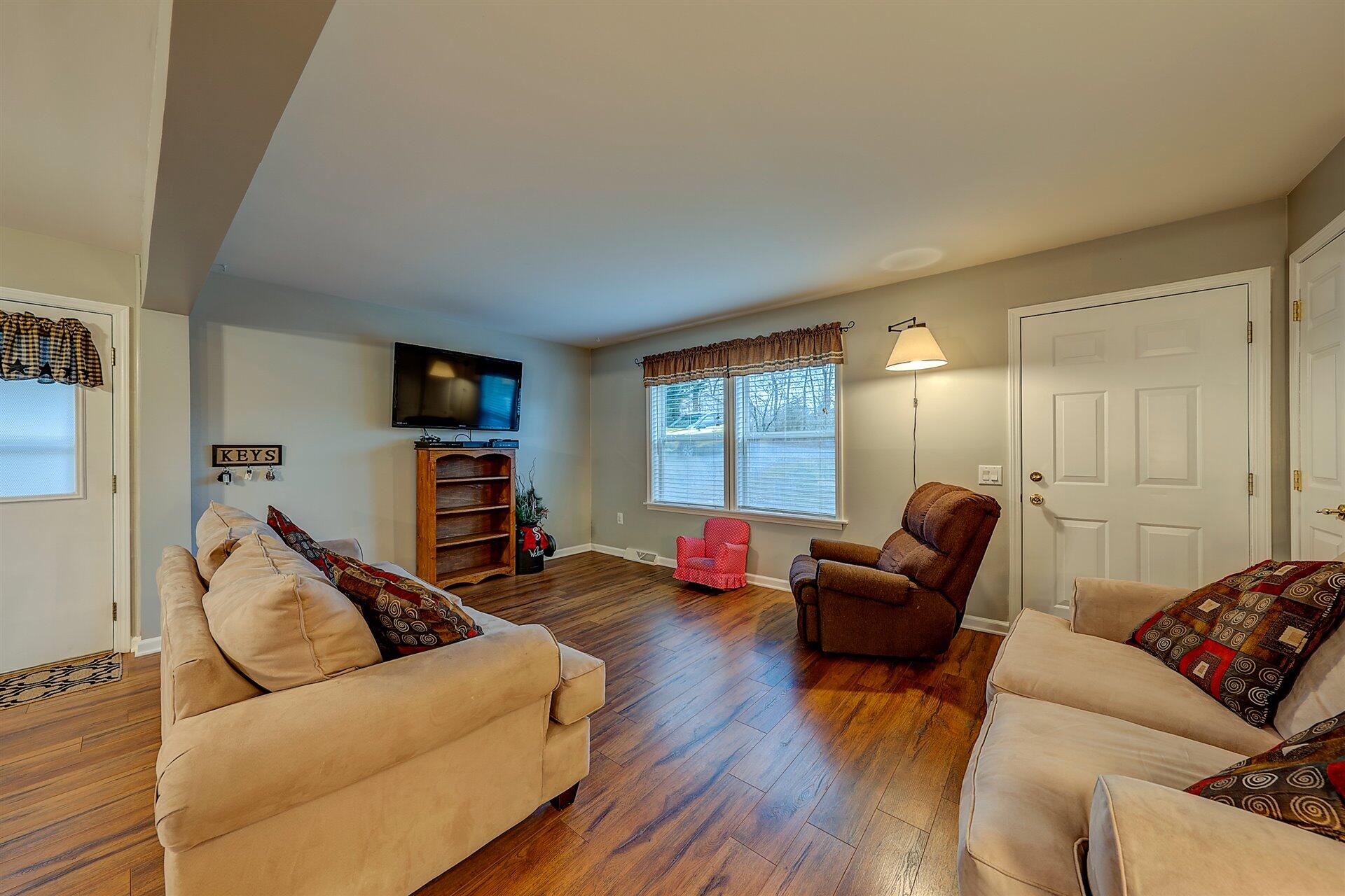 87 Oak Road Troutville, VA 24175 - Photo 4 of 33 03-DSC00071_2_3_4_5