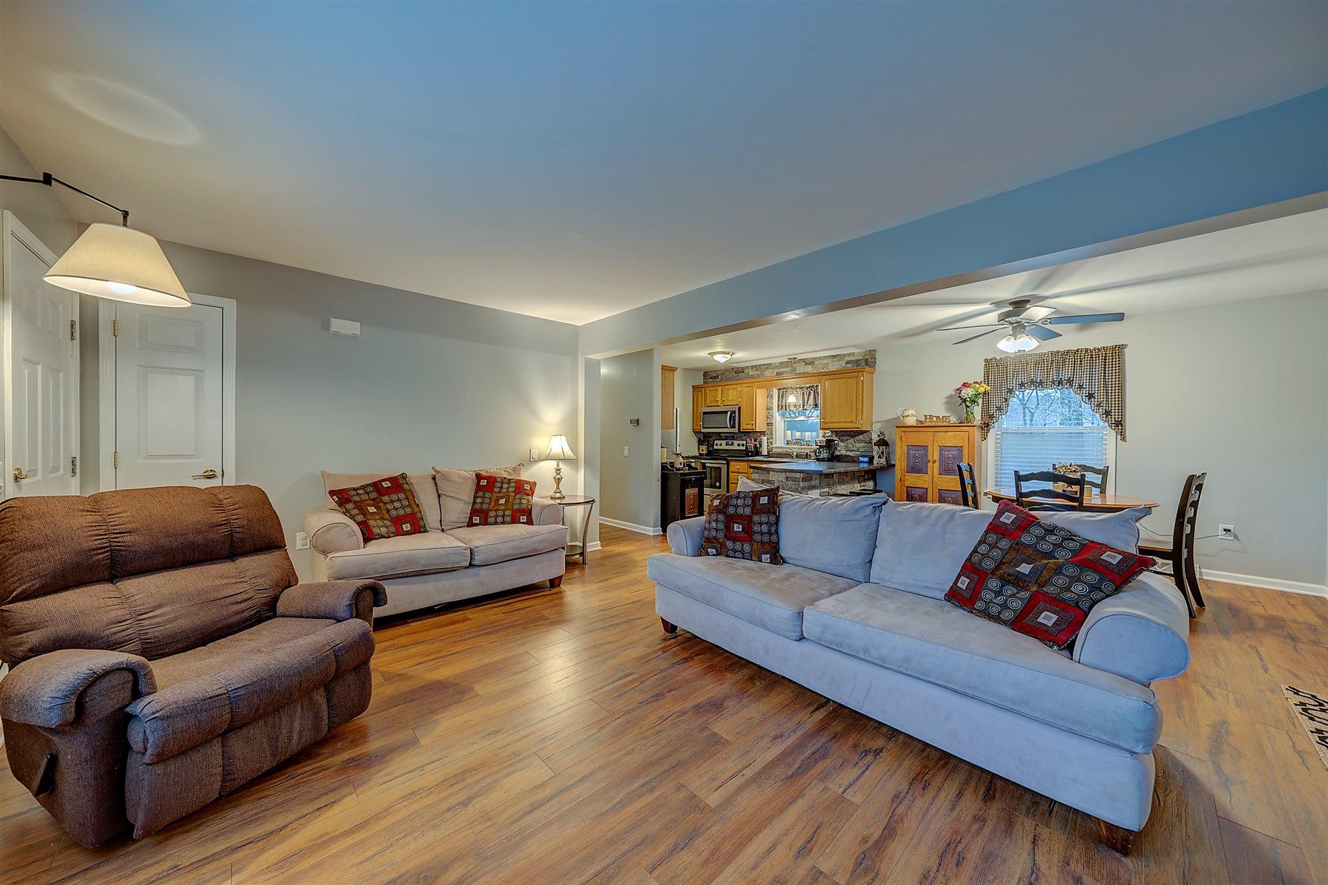 87 Oak Road Troutville, VA 24175 - Photo 5 of 33 04-DSC00076_77_78_79_80