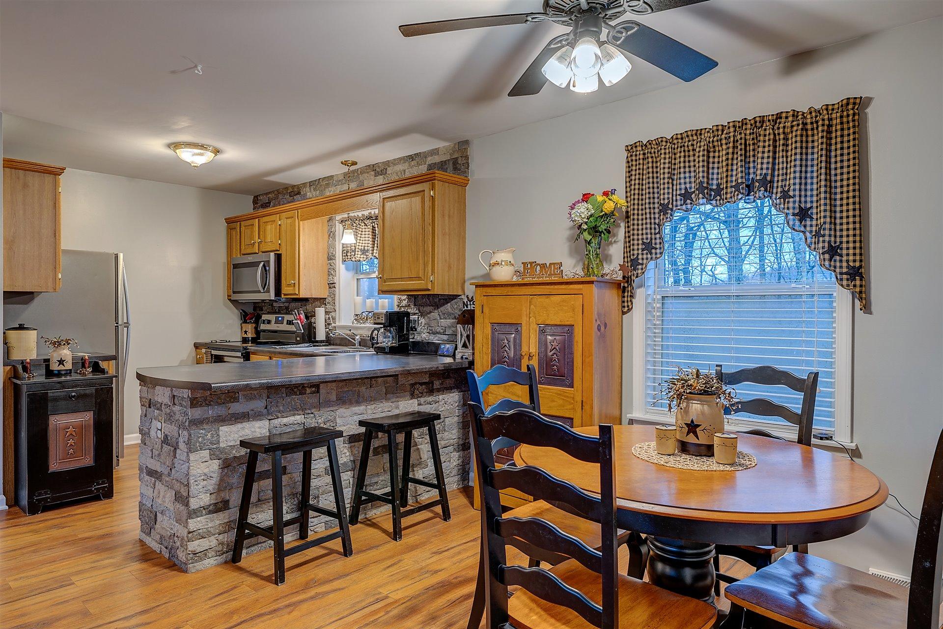 87 Oak Road Troutville, VA 24175 - Photo 9 of 33 08-DSC00021_2_3_4_5