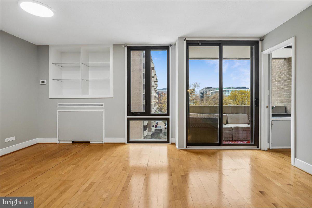 1245 4th Street Southwest, Unit E409 Washington, DC 20024 - Photo 6 of 21 an empty room with cabinet and windows