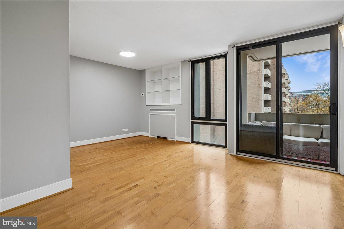 1245 4th Street Southwest, Unit E409 Washington, DC 20024 - Photo 7 of 21 a view of an empty room with a window