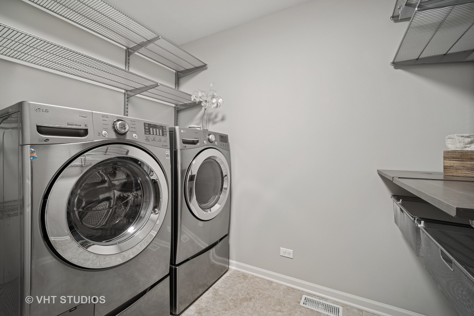 1981 Dauntless Drive Glenview, IL 60026 - Photo 18 of 43 a utility room with dryer and washer