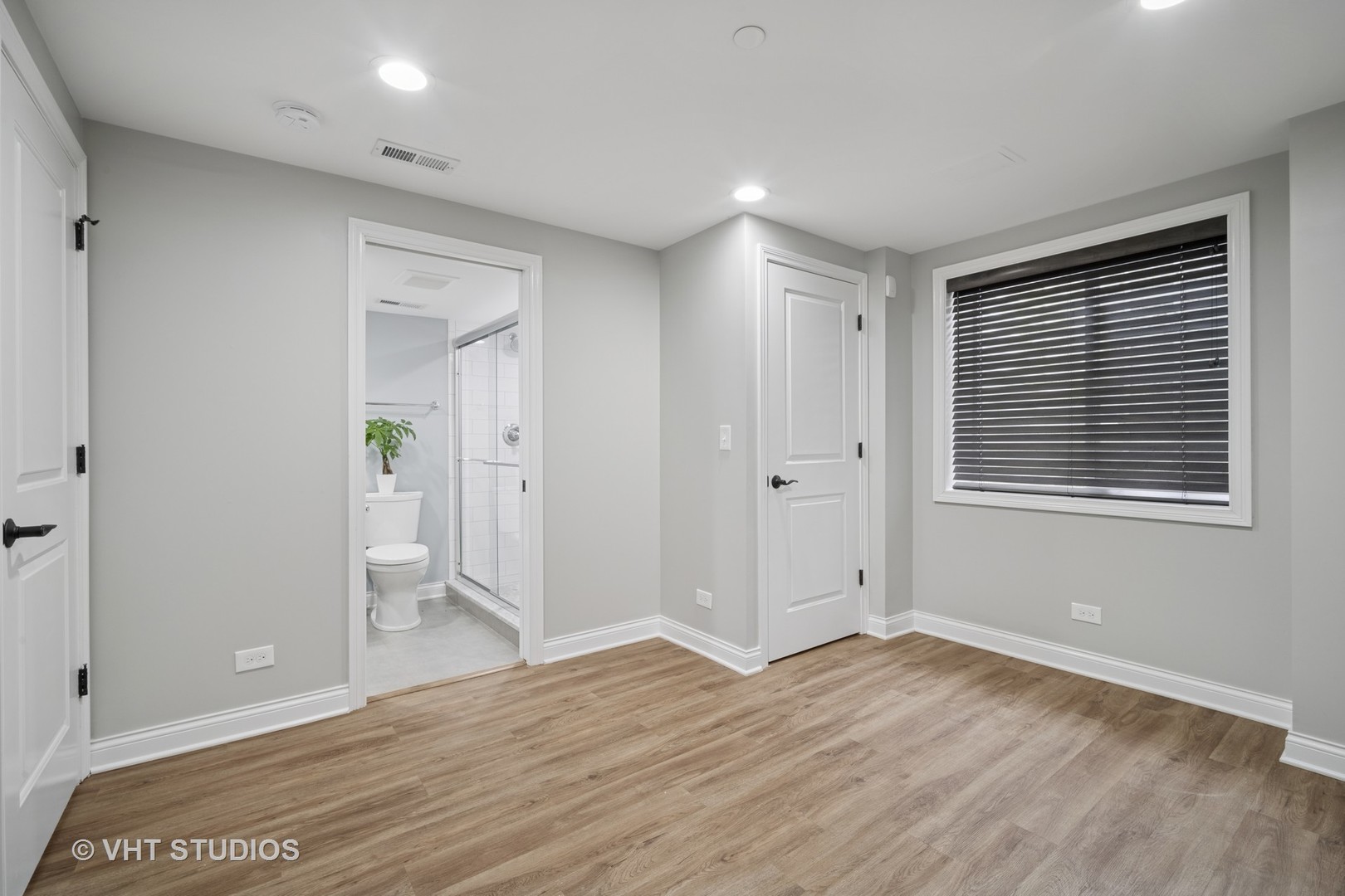 1981 Dauntless Drive Glenview, IL 60026 - Photo 33 of 43 a view of livingroom with hardwood floor and hallway