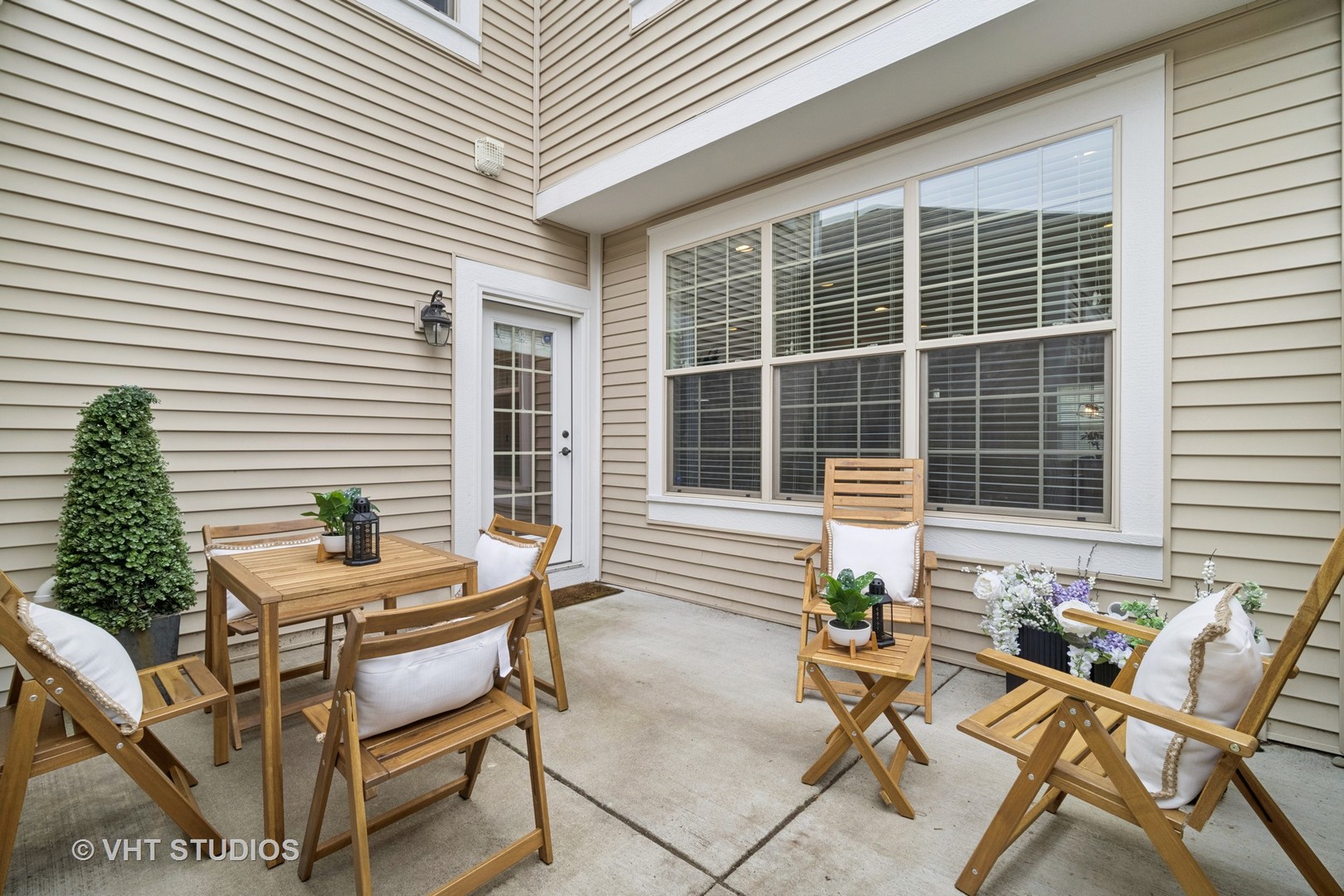 1981 Dauntless Drive Glenview, IL 60026 - Photo 38 of 43 a backyard of a house with outdoor seating