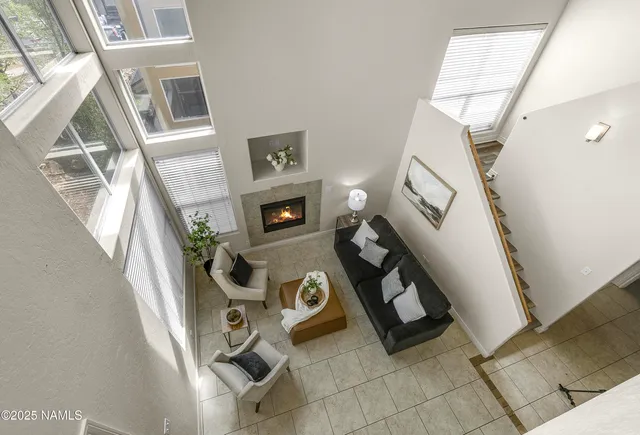 a view of an entryway with workspace