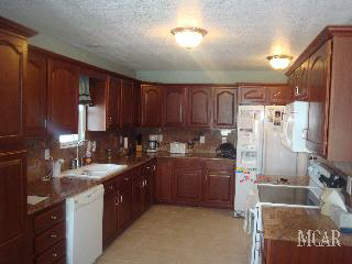 10315 Exeter Road Carleton, MI 48117 - Photo 8 of 16 938365-7.JPG