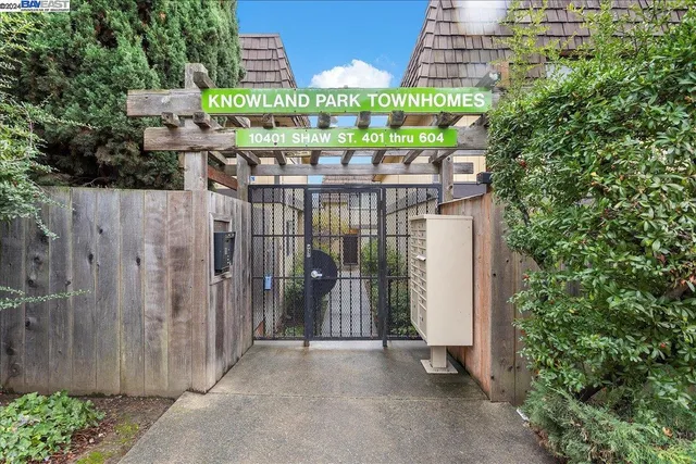 $299,000 | 10401 Shaw Street, Unit 401, Oakland, CA 94605