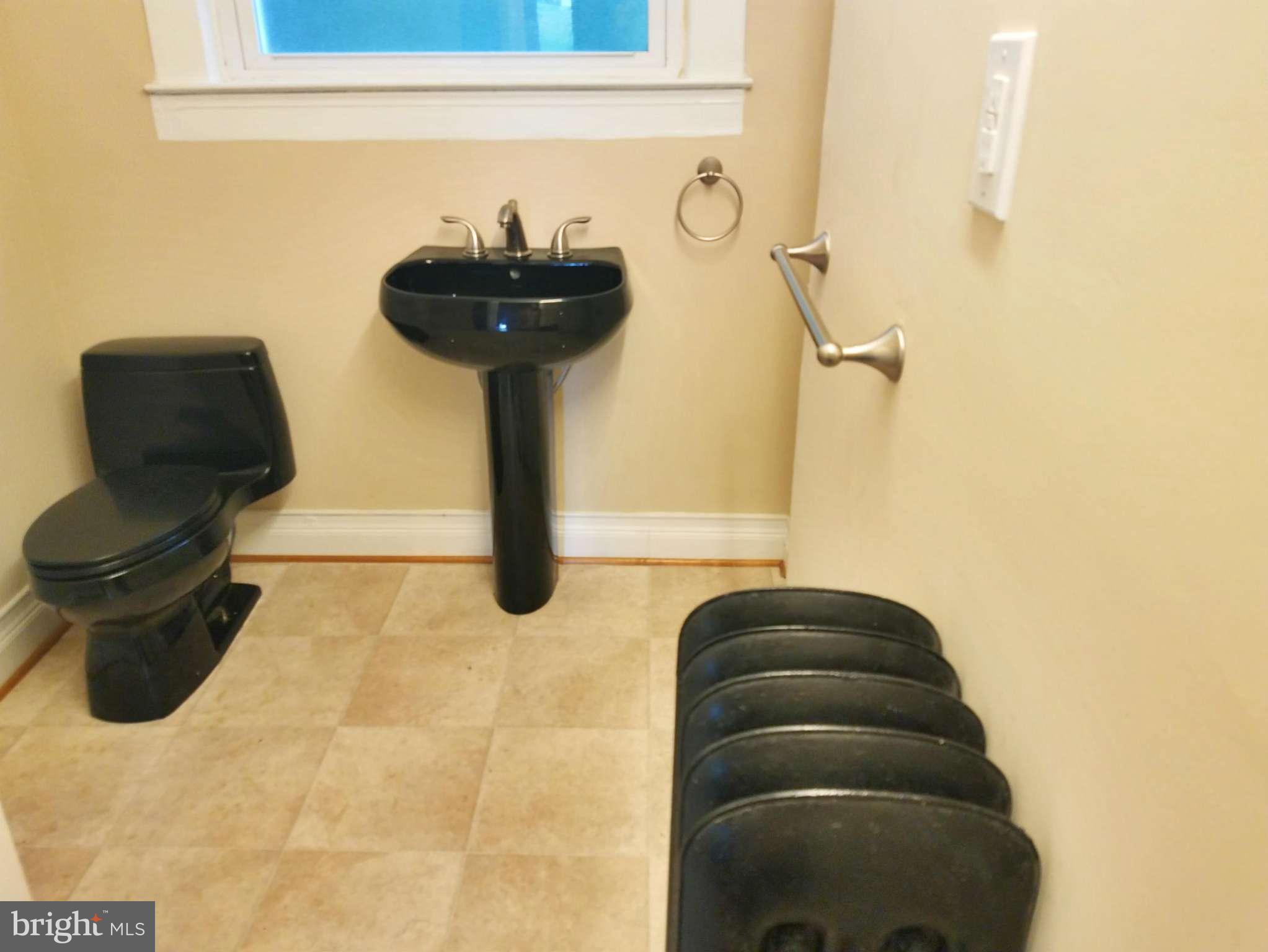 5726 Pimlico Road Baltimore, MD 21209 - Photo 11 of 30 Full Bath Main Floor