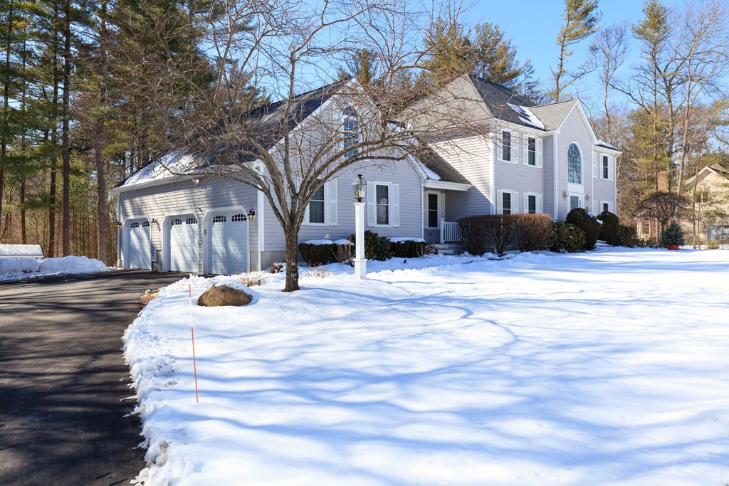 23 Forest Edge Road Easton, MA 02375 - Photo 2 of 29 Gallery Image 2