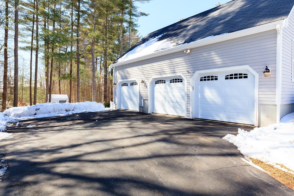 23 Forest Edge Road Easton, MA 02375 - Photo 3 of 29 Gallery Image 3