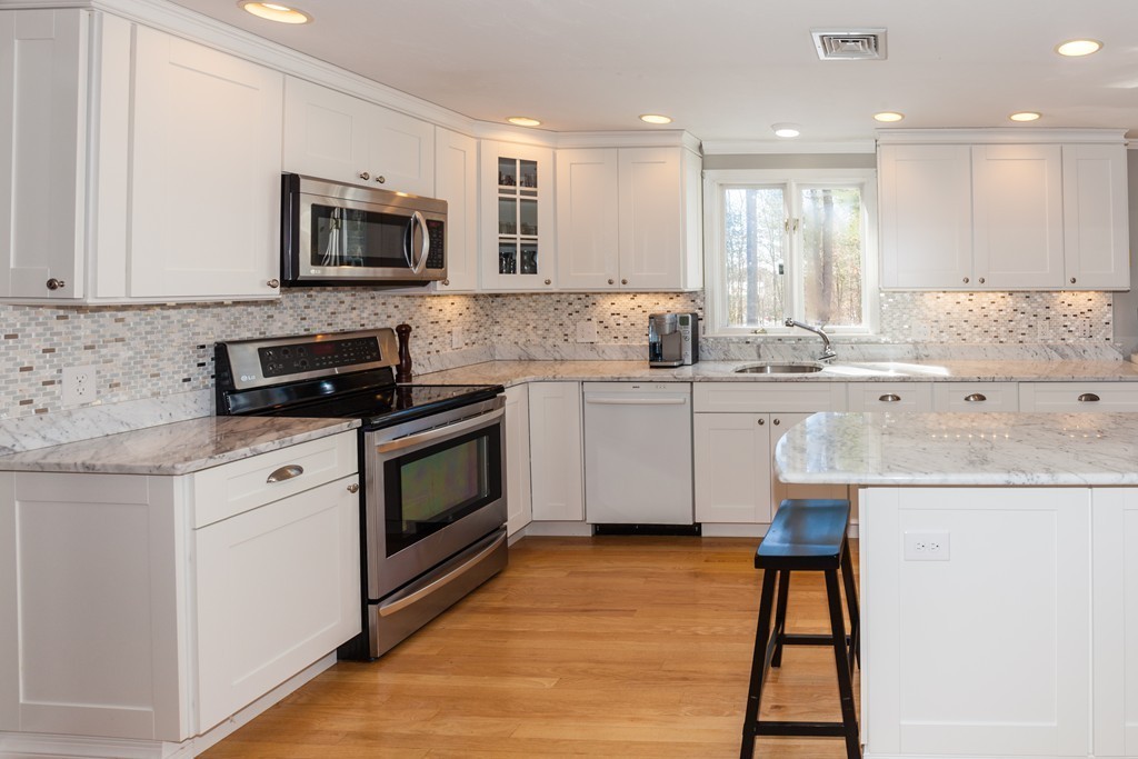 23 Forest Edge Road Easton, MA 02375 - Photo 5 of 29 Gallery Image 5