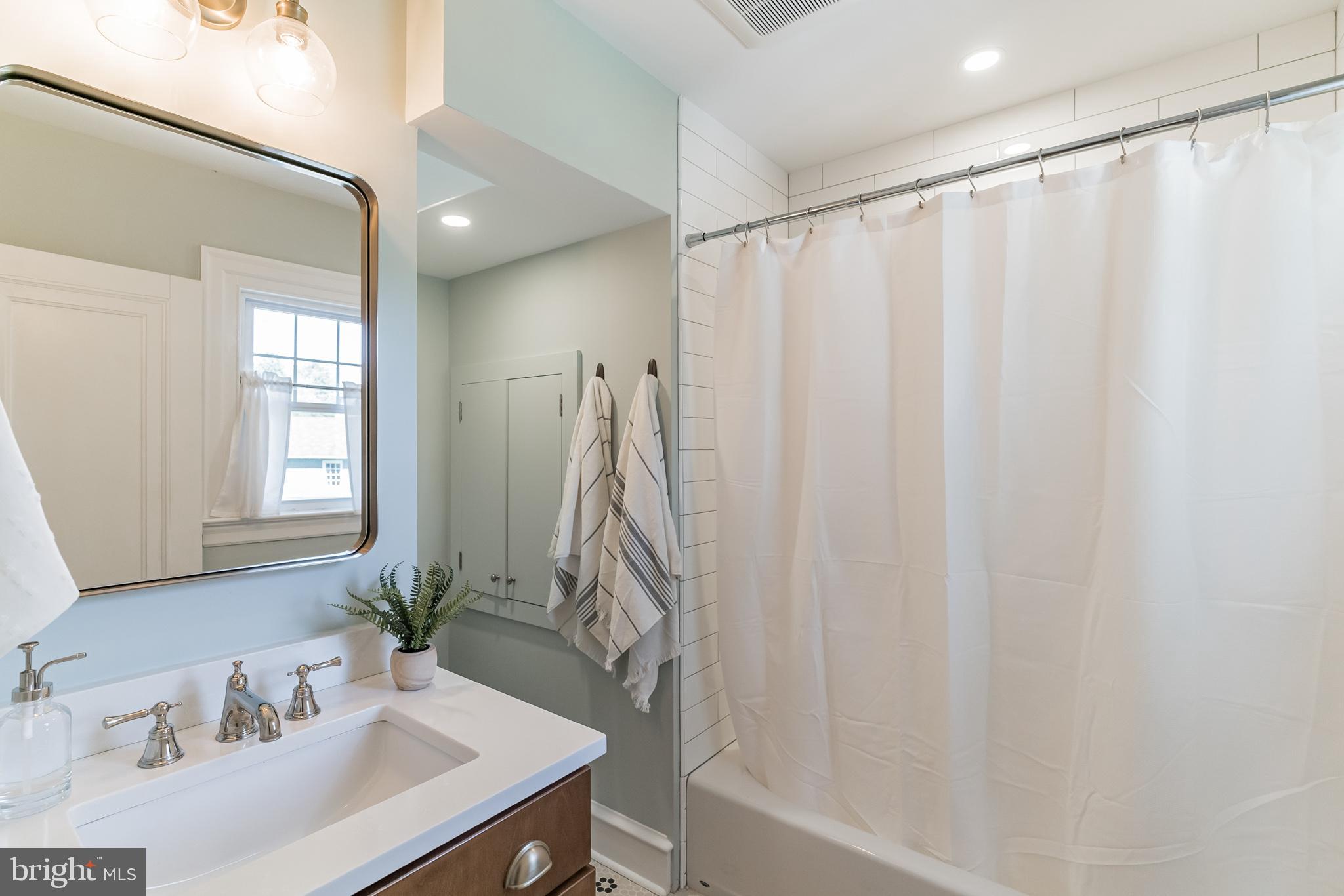 41 Wistar Road Paoli, PA 19301 - Photo 26 of 36 2nd floor full bath