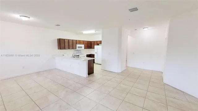 $2,800 | 260 Northwest 109th Avenue, Unit 214, Miami, FL 33172