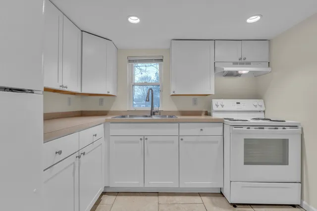 $274,900 | 56733 Grand River Avenue, New Hudson, MI 48165