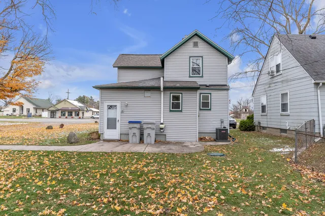 $274,900 | 56733 Grand River Avenue, New Hudson, MI 48165