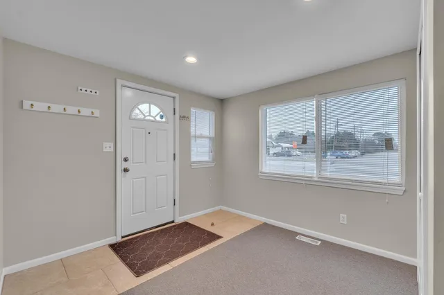 $274,900 | 56733 Grand River Avenue, New Hudson, MI 48165