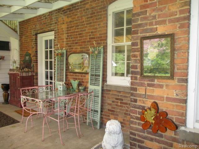12165 White Lake Road Fenton, MI 48430 - Photo 18 of 31 inside covered back porch