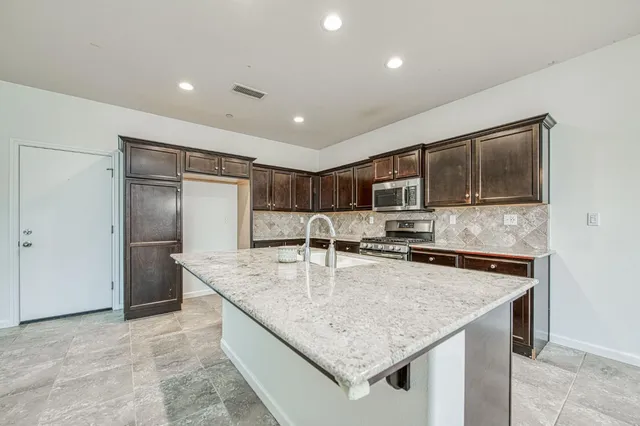 $449,900 | 2143 Lombard Lane, Clovis, CA 93619