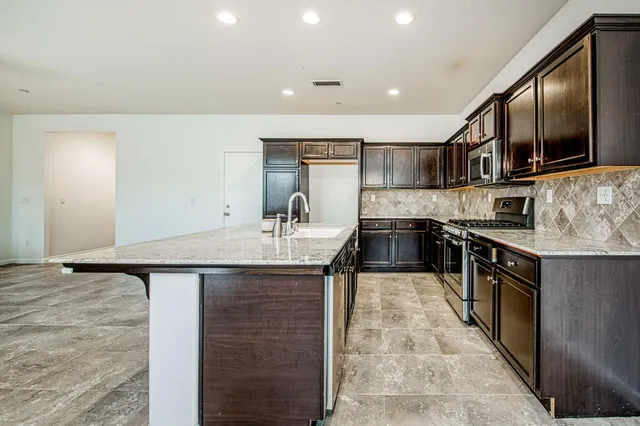 $449,900 | 2143 Lombard Lane, Clovis, CA 93619