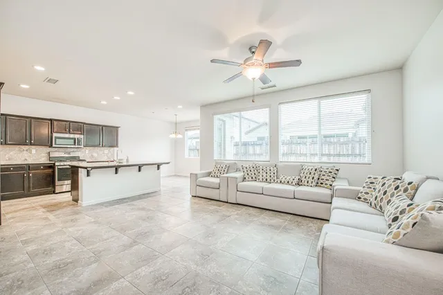 $449,900 | 2143 Lombard Lane, Clovis, CA 93619