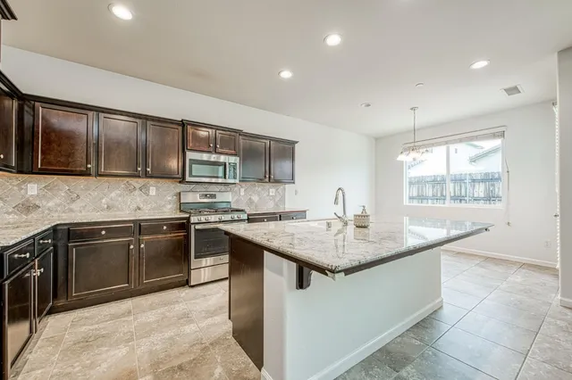 $449,900 | 2143 Lombard Lane, Clovis, CA 93619