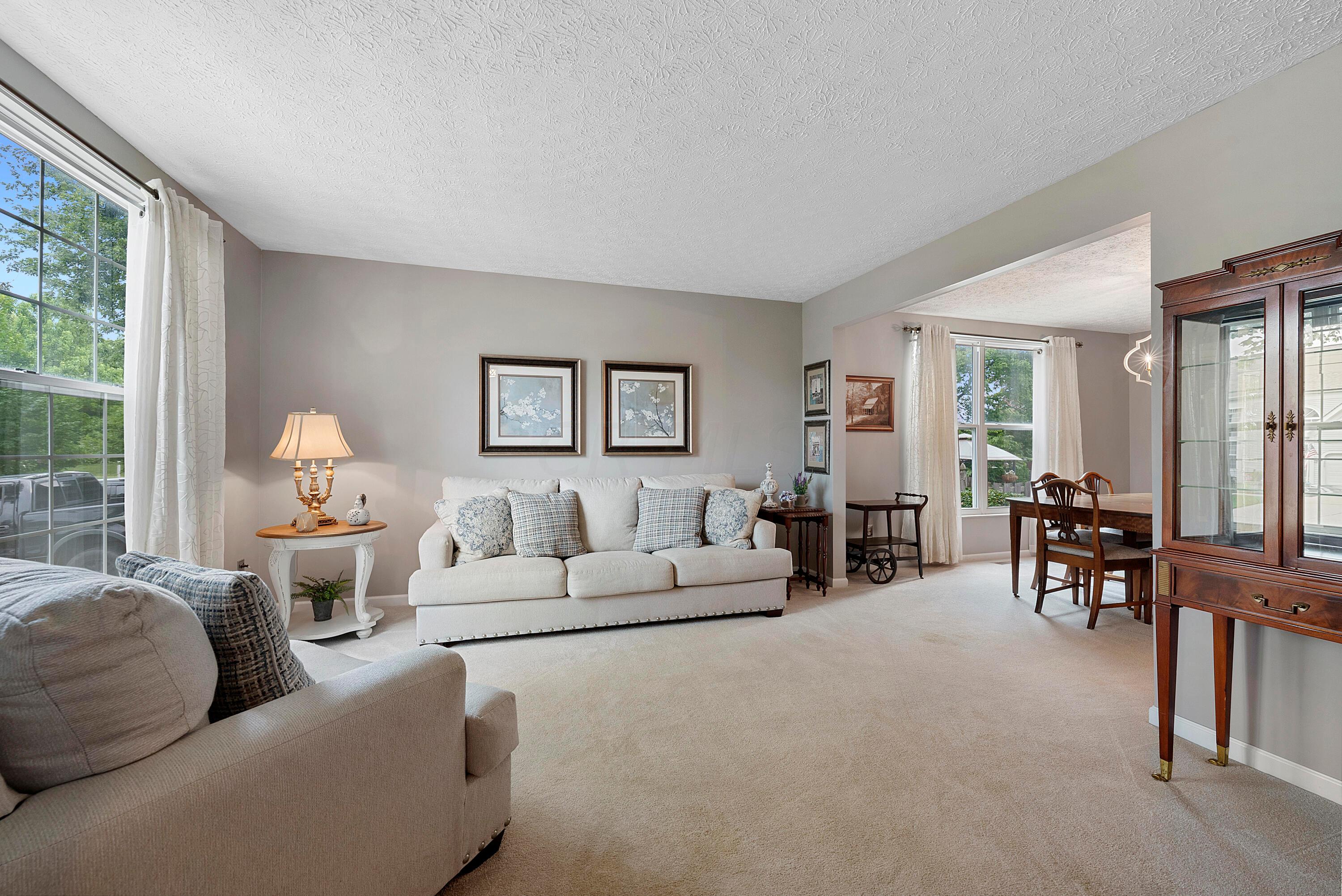 1095 Rousseau Lane Galloway, OH 43119 - Photo 5 of 39 DSC01258