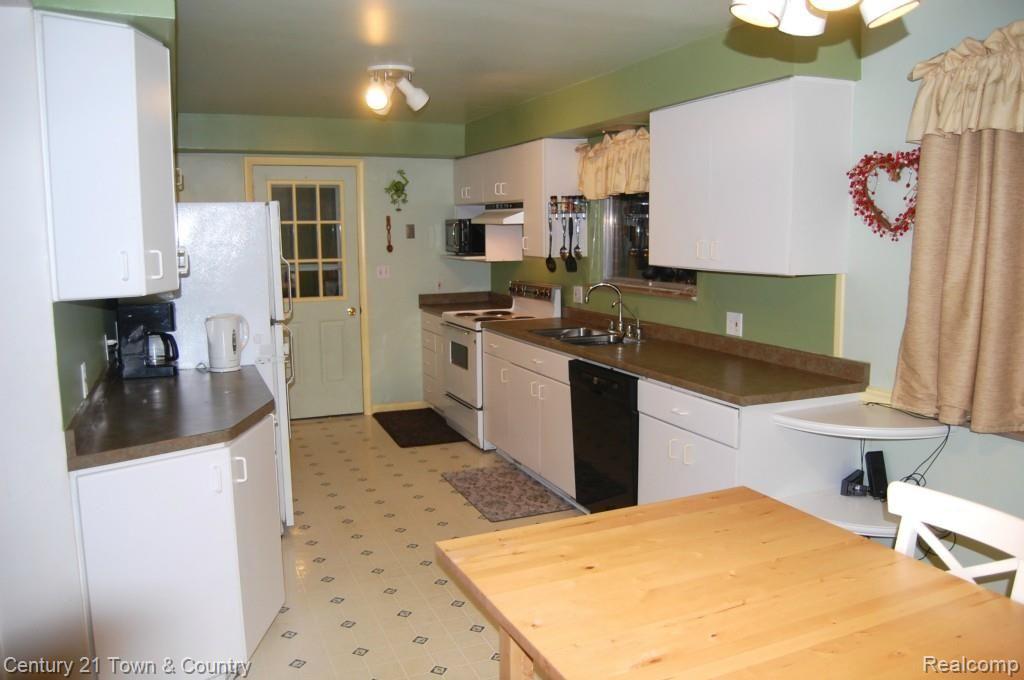 211 Arizona Avenue Rochester, MI 48309 - Photo 11 of 41 DSC_0017_OK.jpg
