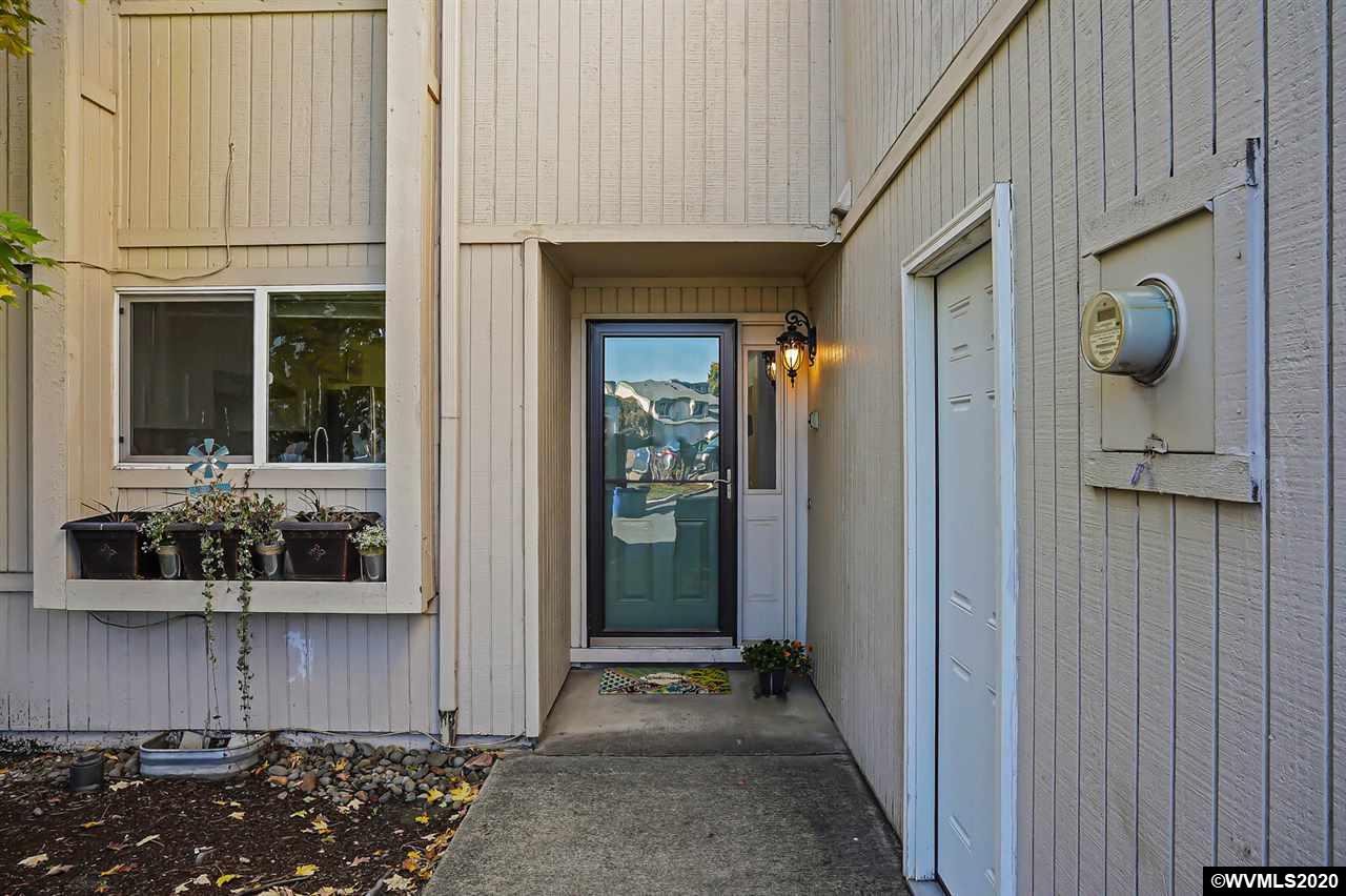 3784 Auburn Road Northeast Salem, OR 97301 - Photo 4 of 32 Gallery Image 4