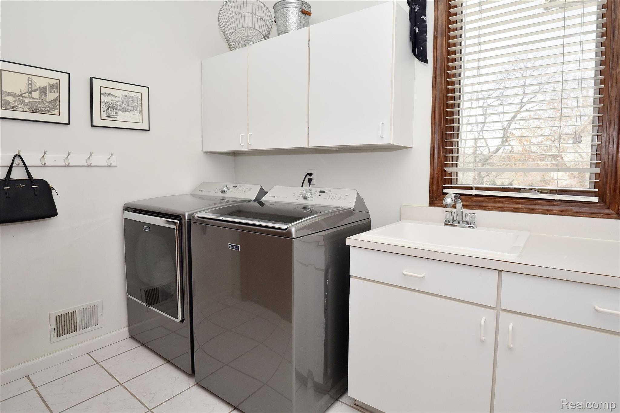 3587 Vineyard Springs Court Rochester, MI 48306 - Photo 29 of 39 3587 Vineyard Springs_28.JPG