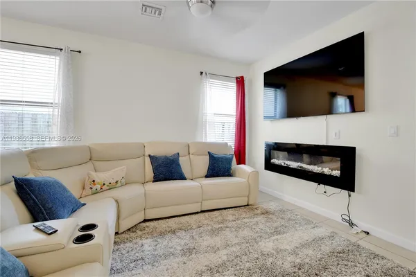 $3,000 | 101 Northeast 37th Place, Homestead, FL 33033