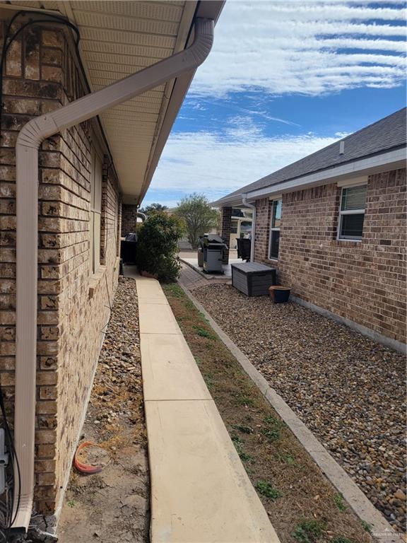 402 Jupiter Street Mission, TX 78572 - Photo 24 of 27 a backyard of a house
