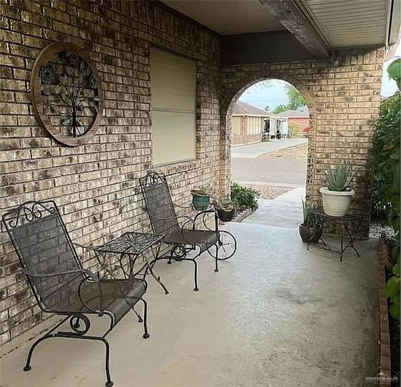 402 Jupiter Street Mission, TX 78572 - Photo 6 of 27 a view of entryway with table and chairs