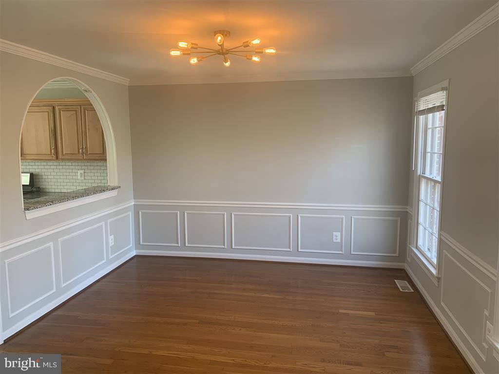 805 Balls Hill Road McLean, VA 22101 - Photo 4 of 40