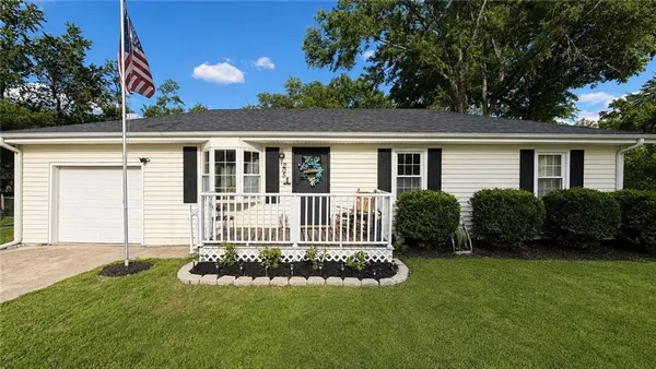 $215,000 | 205 Hostetter Street, Buckner, MO 64016