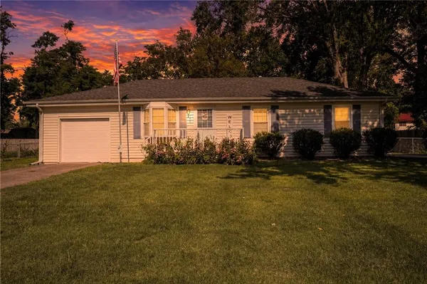 $215,000 | 205 Hostetter Street, Buckner, MO 64016