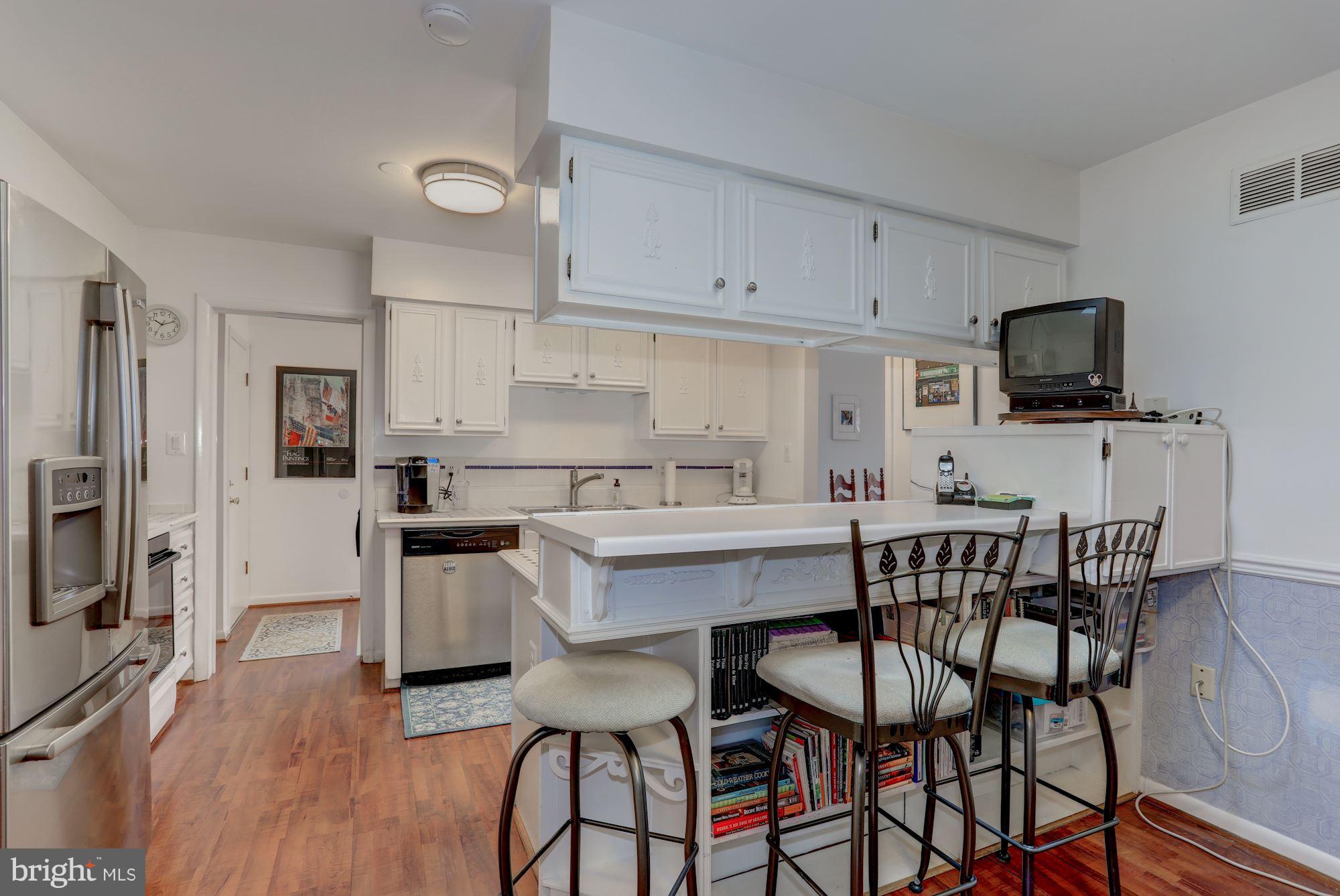 2079 Amberjack Court Reston, VA 20191 - Photo 11 of 30 Kitchen