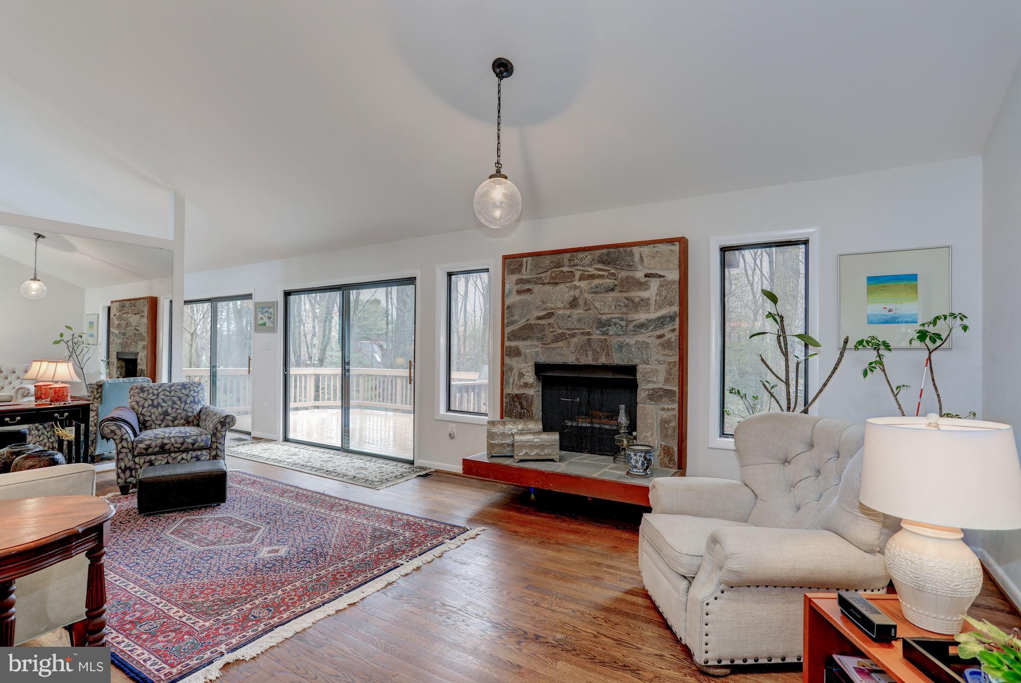 2079 Amberjack Court Reston, VA 20191 - Photo 5 of 30 Living Room