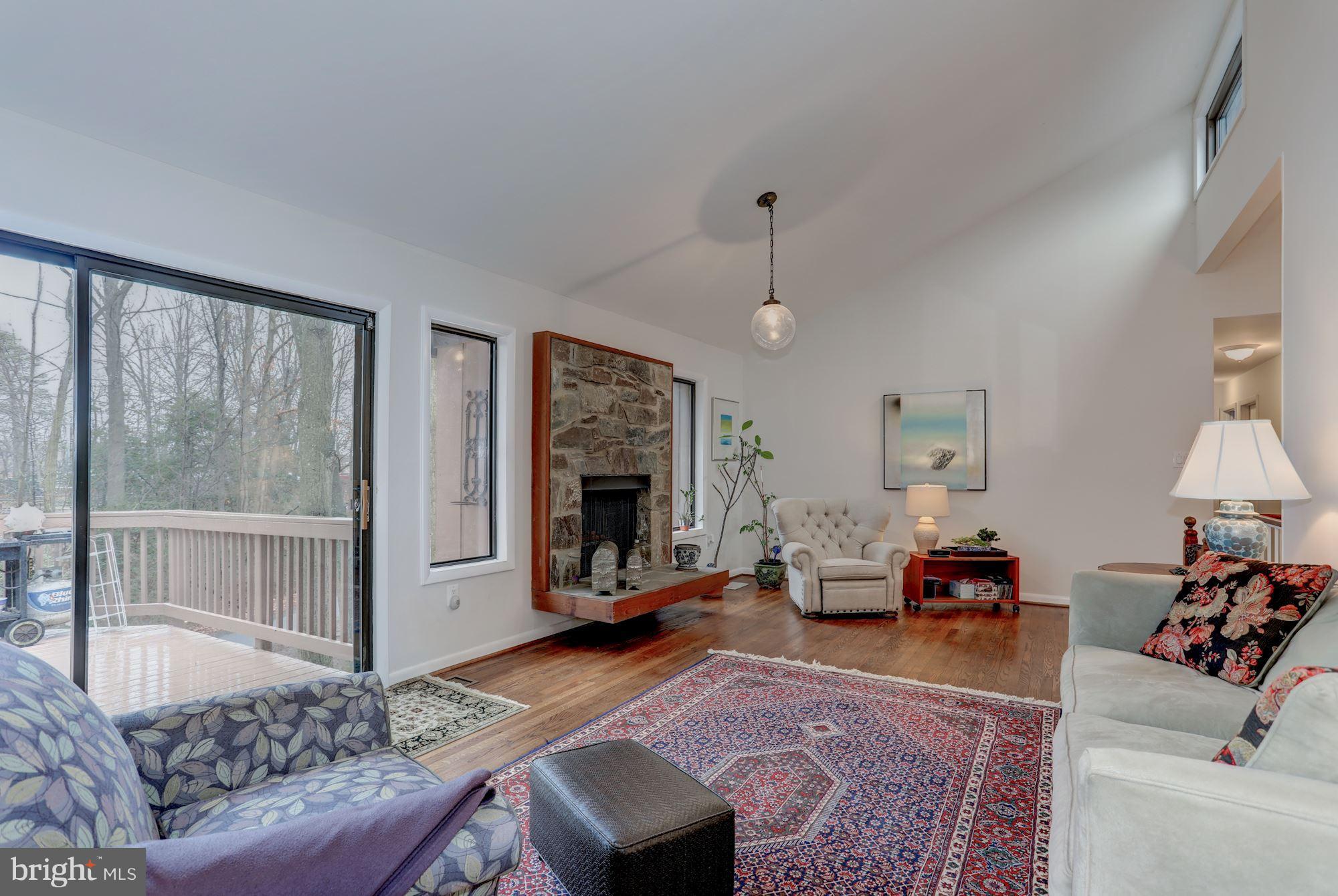2079 Amberjack Court Reston, VA 20191 - Photo 6 of 30 Living Room